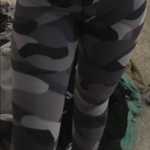 ❌ SOLD ❌ VS Knockout Leggings